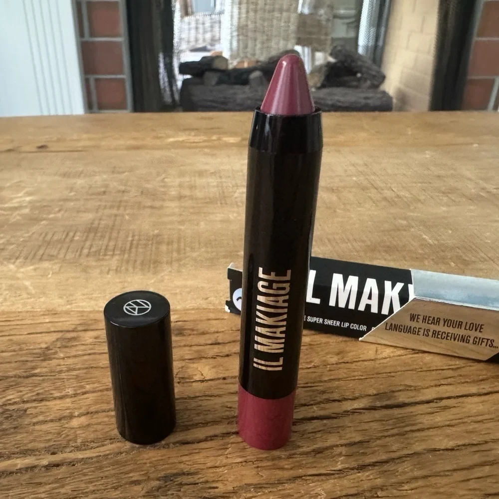 NEW IN BOX Il Makiage Rave Lip Crayon Super Sheer Lip Color ~ Samui (454) 💋